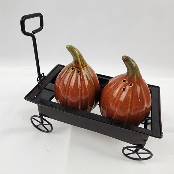 The Unbranded Brand Other - Pumpkin Shaped‎ Salt and Pepper Shaker Set in a Wagon Holder Fall Thanksgiving